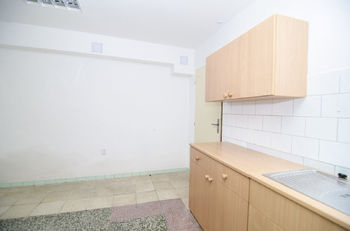 Pronájem obchodních prostor 84 m², Polička