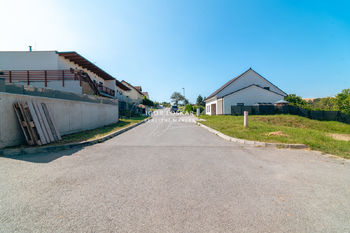 Prodej pozemku 713 m², Milešovice