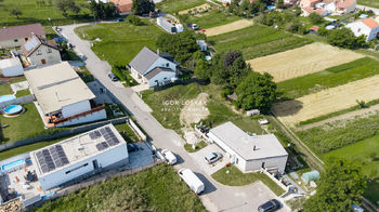 Prodej pozemku 713 m², Milešovice