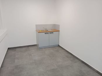 Pronájem skladovacích prostor 477 m², Velké Meziříčí