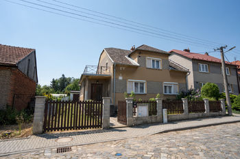 Prodej domu 205 m², Uhřičice