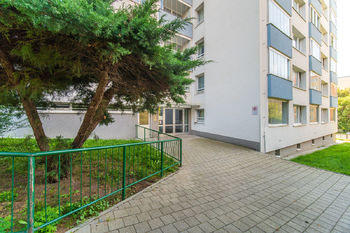 Prodej bytu 3+kk v družstevním vlastnictví 42 m², Praha 6 - Vokovice