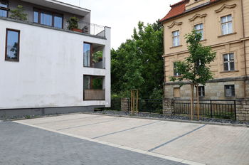 parkovací stání - vnitroblok - Pronájem bytu 2+kk v osobním vlastnictví 58 m², Chrudim