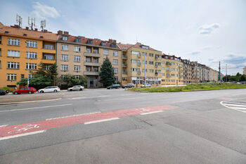 Pohled na dům 2 - Prodej bytu 2+kk v osobním vlastnictví 64 m², Praha 6 - Bubeneč