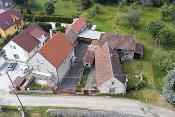 Pohled dron - Prodej domu 214 m², Číčovice