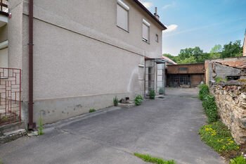 Příjezdová cesta - Prodej domu 214 m², Číčovice