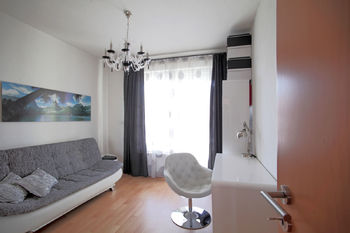 Ložnice 2 / Bedroom 2 - Prodej bytu 3+kk v osobním vlastnictví 80 m², Praha 5 - Zličín