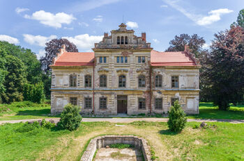 Pohled na zámek - Prodej historického objektu 1980 m², Soutice