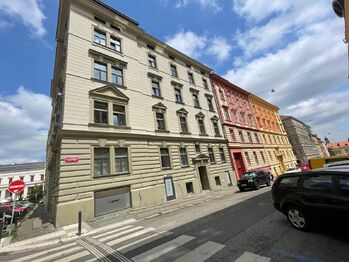 Pohled na dům - Pronájem bytu 2+kk v osobním vlastnictví 69 m², Praha 7 - Bubeneč