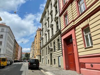 Pohled na dům - Pronájem bytu 2+kk v osobním vlastnictví 69 m², Praha 7 - Bubeneč