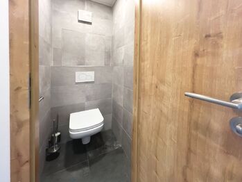 Samostatné a oddělené WC - Pronájem bytu 3+kk v družstevním vlastnictví 90 m², Praha 5 - Motol