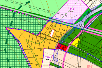 Výřez z územního plánu s označení pozemku (bílý obdélník) - Prodej pozemku 702 m², Chlumec nad Cidlinou