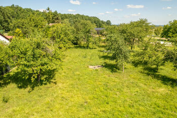 Letecký pohled na pozemek - Prodej pozemku 702 m², Chlumec nad Cidlinou