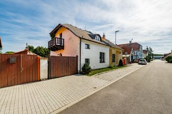 Prodej domu 223 m², Chotoviny