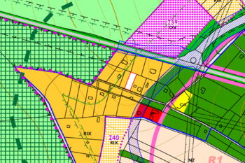 Výřez z územního plánu s označení pozemku (bílý obdélník) - Prodej pozemku 707 m², Chlumec nad Cidlinou