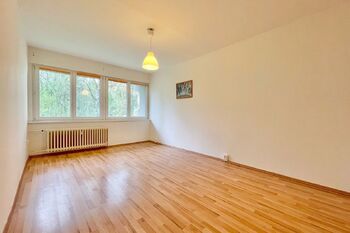 obývací pokoj 1 - Prodej bytu 2+1 v osobním vlastnictví 51 m², Kladno