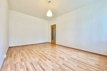 obývací pokoj 2 - Prodej bytu 2+1 v osobním vlastnictví 51 m², Kladno