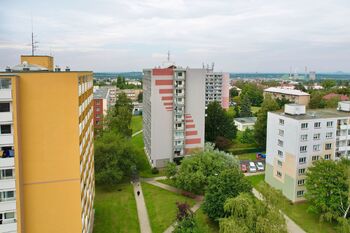 dům z nadhledu 1 - Prodej bytu 2+1 v osobním vlastnictví 51 m², Kladno