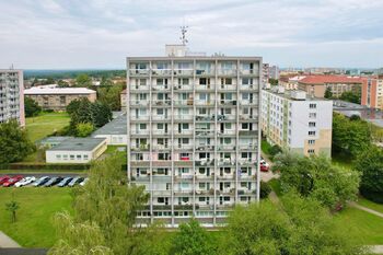 dům z nadhledu 2 - Prodej bytu 2+1 v osobním vlastnictví 51 m², Kladno