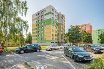 Budova. - Pronájem bytu 4+1 v osobním vlastnictví 75 m², Jindřichův Hradec