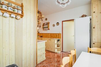 Jídelní kout v kuchyni. - Pronájem bytu 4+1 v osobním vlastnictví 75 m², Jindřichův Hradec