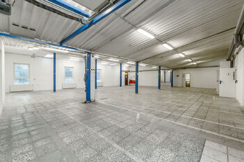 Pronájem skladovacích prostor 786 m², Lázně Toušeň