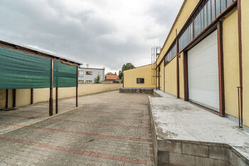 Pronájem skladovacích prostor 786 m², Lázně Toušeň