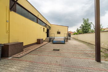 Pronájem skladovacích prostor 786 m², Lázně Toušeň