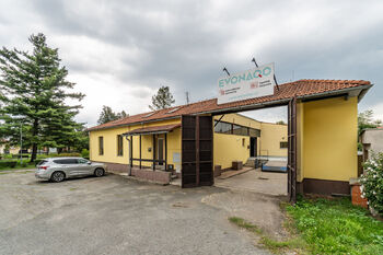 Pronájem skladovacích prostor 786 m², Lázně Toušeň