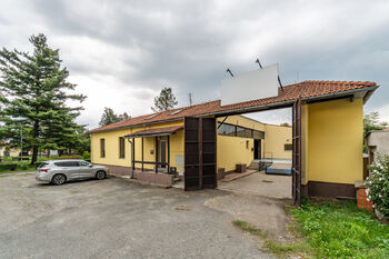 Pronájem skladovacích prostor 786 m², Lázně Toušeň