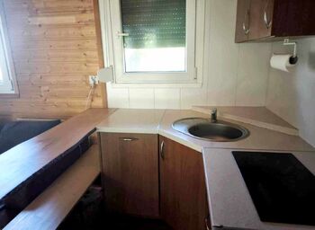 Rohová kuchyňská linka. - Prodej domu 93 m², Aš