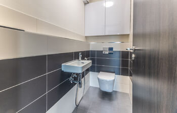 WC - Pronájem bytu 3+kk v družstevním vlastnictví 89 m², Praha 5 - Hlubočepy