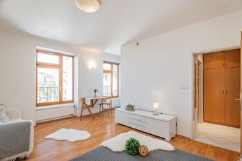 Pohled na dispozici bytu - Pronájem bytu 1+kk v osobním vlastnictví 28 m², Praha 10 - Vinohrady