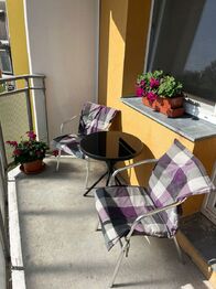 Posezení na lodžii - Pronájem bytu 1+1 v osobním vlastnictví 37 m², Rousínov