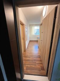 Chodba - Pronájem bytu 1+1 v osobním vlastnictví 37 m², Rousínov