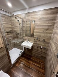 Koupelna s WC - Pronájem bytu 1+1 v osobním vlastnictví 37 m², Rousínov