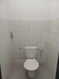 WC. - Pronájem skladovacích prostor 574 m², Hluboká nad Vltavou