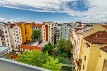 Výhled z terasy - Prodej bytu 4+kk v osobním vlastnictví 98 m², Praha 2 - Nové Město