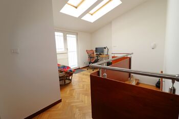 Galerie v patře - Prodej bytu 3+kk v osobním vlastnictví 98 m², Praha 2 - Nové Město