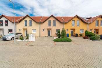 Prodej rodinného domu v klidné lokalitě, 116 m2, pozemek 218 m2, Čtvrtě, Holasice - Prodej domu 116 m², Holasice