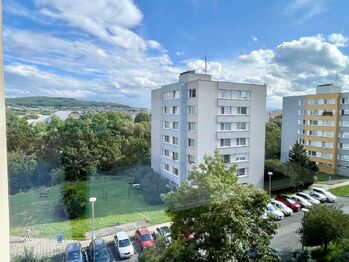 Pohled z okna kuchyně - Pronájem bytu 1+1 v osobním vlastnictví 33 m², Strakonice