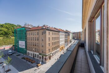 Výhled na Hartigovu - Prodej bytu 2+kk v osobním vlastnictví 55 m², Praha 3 - Žižkov