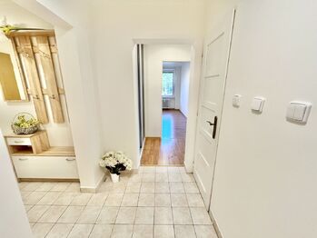 Prodej bytu 3+1 v osobním vlastnictví 68 m², Praha 8 - Kobylisy