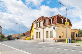 Prodej obchodních prostor 165 m², Neuměř