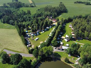 Letecký pohled od rybníku Milavy. - Prodej hotelu 1320 m², Velká Turná