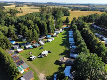 Letní pohoda v kempu, na horizontu město Písek. - Prodej jiných prostor 1220 m², Velká Turná