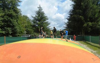 Vzduchová trampolína je vyhledávanou zábavou. - Prodej hotelu 1320 m², Velká Turná