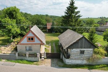 rodinný dům a roubená stavba - Prodej pozemku 2831 m², Kněžmost