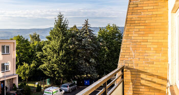 Výhled za balkónu na Krušné hory - Prodej domu 151 m², Teplice