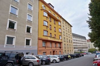 Čelní pohled na dům - Prodej bytu 2+1 v družstevním vlastnictví 82 m², Brno